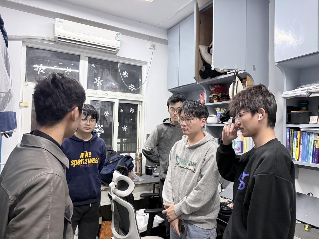 汽車(chē)學(xué)院開(kāi)展學(xué)生夜不歸宿專(zhuān)項(xiàng)檢查